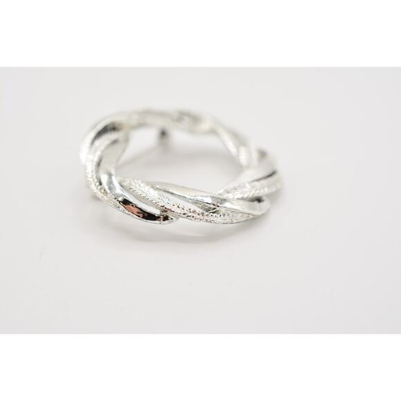 Gerry's Vintage Pin Brooch Round Wreath Silver Tone 1980s Signed BinV - Picture 9 of 12